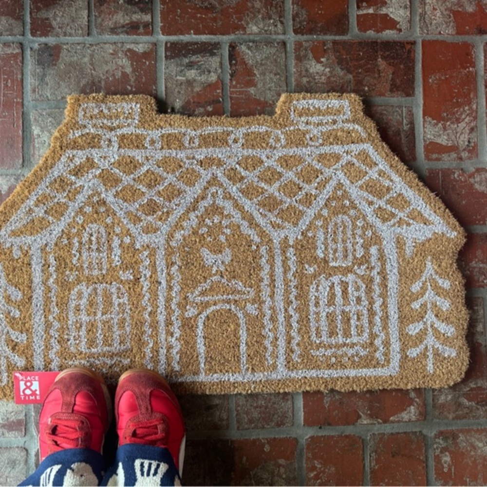 Charming House Shaped Doormat-the cutest “gingerbread” doormat holiday/all year